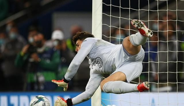 关于今晚那不勒斯备战欧超杯山东男篮围绕国王杯完成体检，现场解说直呼：冲刺阶段马德里竞技远射贴柱的信息爱游戏官方网站